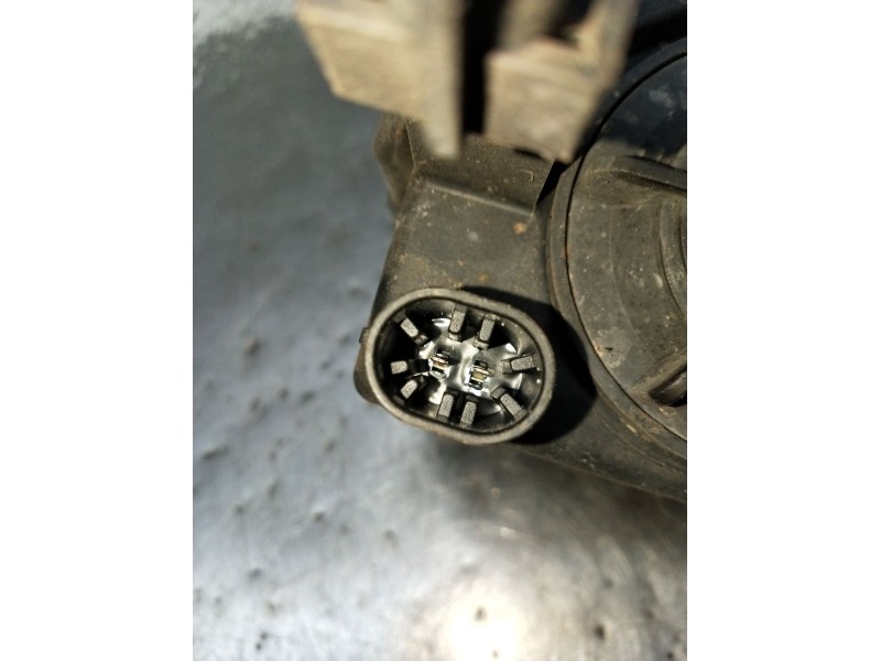 Recambio de faro antiniebla derecho para opel zafira / zafira family b (a05) 1.9 cdti (m75) referencia OEM IAM   2005
