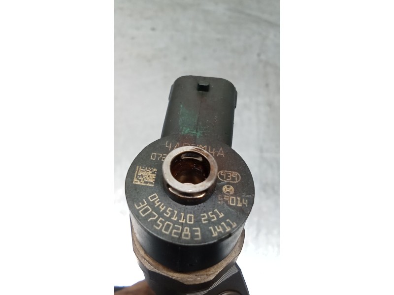 Recambio de inyector para volvo s60 i (384) 2.4 d referencia OEM IAM 0445110251 30750283 BOSCH