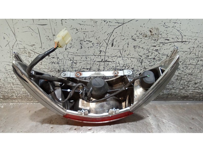 Recambio de piloto trasero central para honda cbf cbf 600 (pc43) referencia OEM IAM 304761305 100973503 