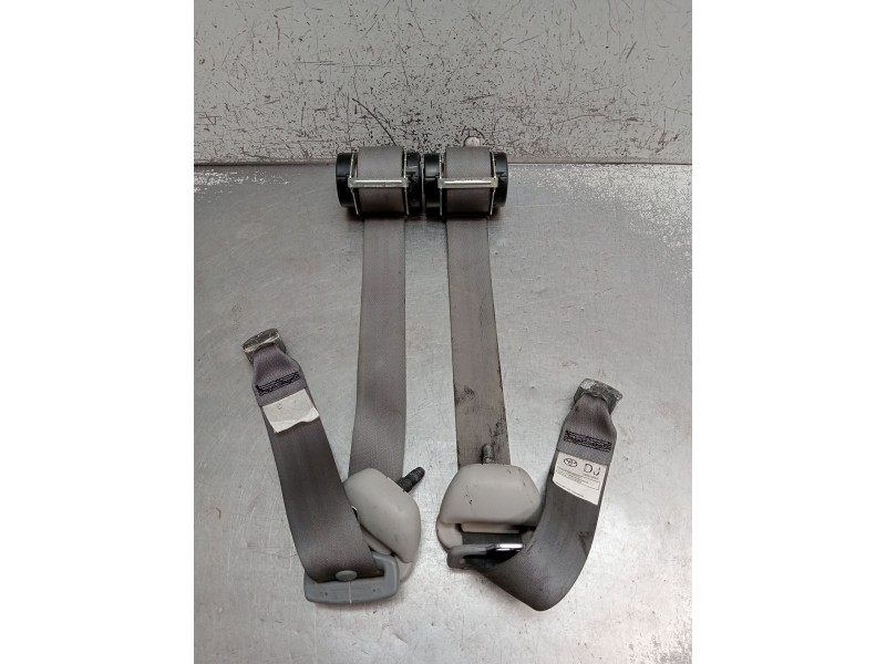 Recambio de juego cinturones trasero para toyota hilux vii pick-up (_n1_, _n2_, _n3_) 2.5 d-4d 4wd (kun25_) referencia OEM IAM  