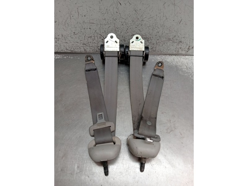Recambio de juego cinturones trasero para toyota hilux vii pick-up (_n1_, _n2_, _n3_) 2.5 d-4d 4wd (kun25_) referencia OEM IAM  