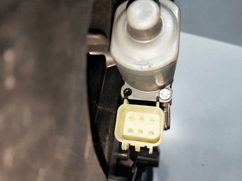 Recambio de elevalunas delantero izquierdo para ford fiesta (cb1) ambiente referencia OEM IAM 8A6114A389B 1742385 3P