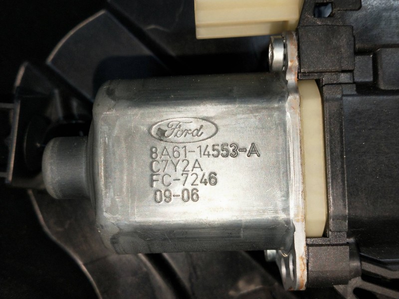 Recambio de elevalunas delantero derecho para ford fiesta (cb1) ambiente referencia OEM IAM 8A6114553A 1742390 3P