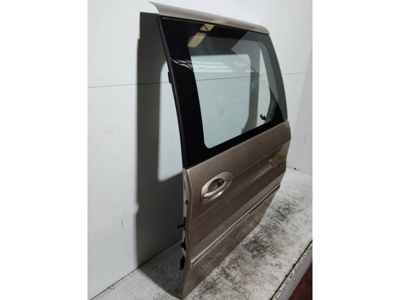Recambio de puerta trasera izquierda para kia carnival ii 2.9 cdri ex referencia OEM IAM   5P