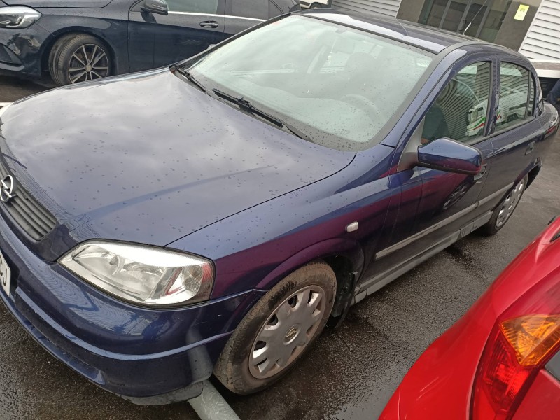 opel astra g berlina del año 2000