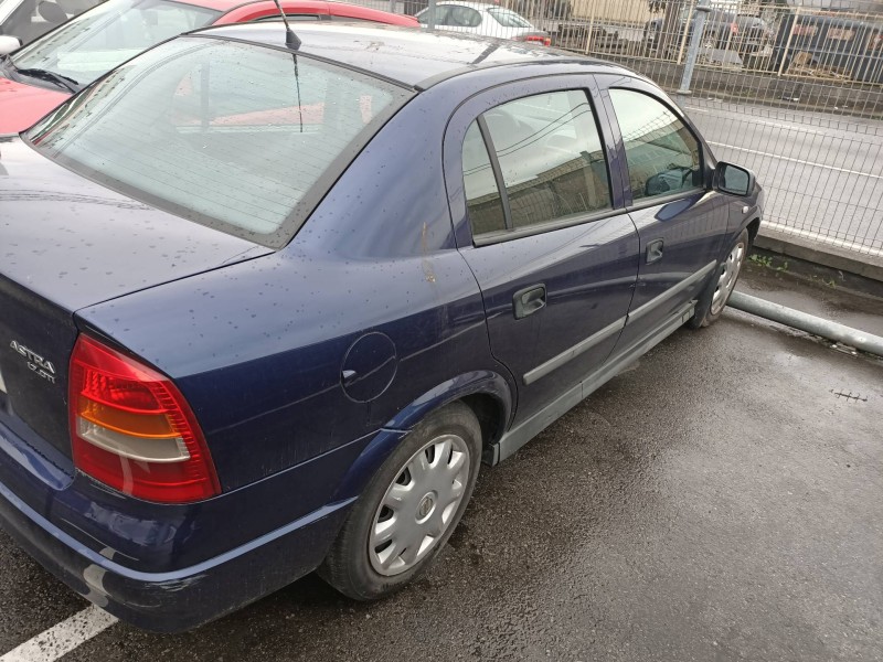 opel astra g berlina del año 2000