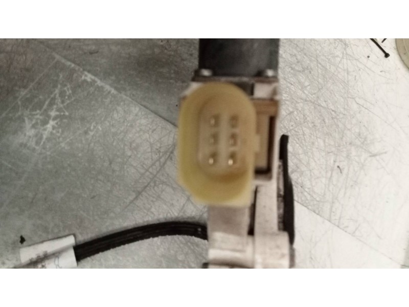 Recambio de elevalunas delantero derecho para bmw serie 1 berlina (e81/e87) 120d referencia OEM IAM 7067796S 7138466E 5P