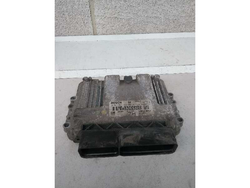 Recambio de centralita motor uce para opel astra h berlina 1.7 16v cdti referencia OEM IAM 0281011943 55556829 ZH 8973785711
