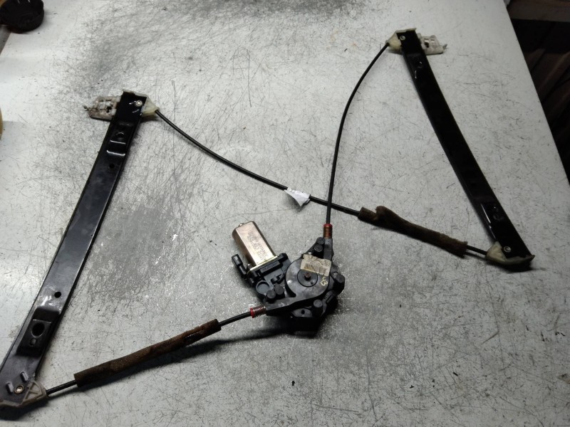 Recambio de elevalunas delantero derecho para ford fiesta (cbk) 1.4 tdci cat referencia OEM IAM 2S5114553AA  3P