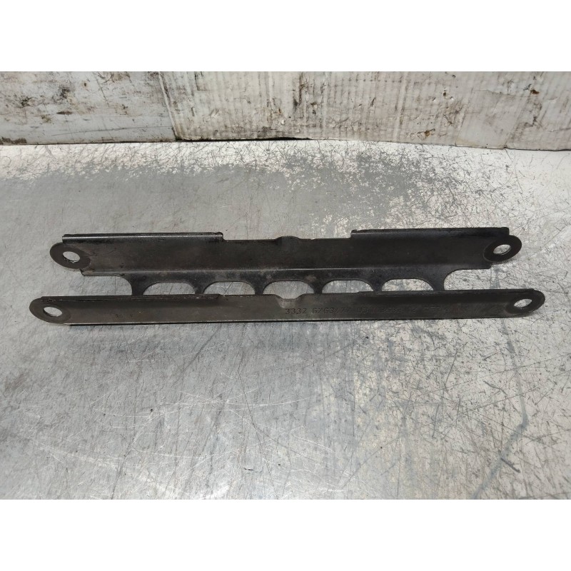 Recambio de brazo suspension superior trasero derecho para bmw serie 1 berlina (e81/e87) 120d referencia OEM IAM 3332676347703  