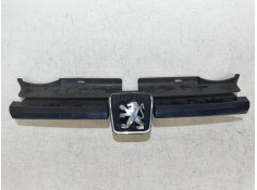 Recambio de rejilla delantera para peugeot 605 2.5 turbodiesel cat referencia OEM IAM   
