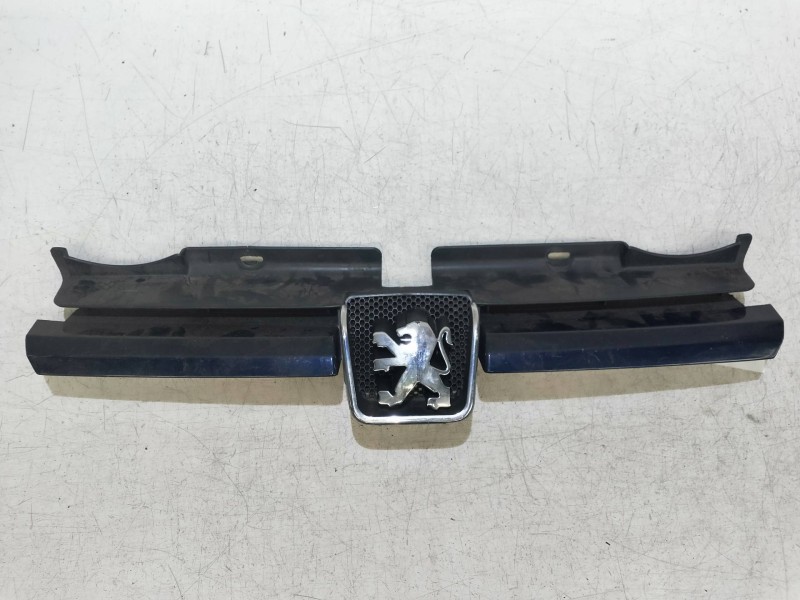 Recambio de rejilla delantera para peugeot 605 2.5 turbodiesel cat referencia OEM IAM   