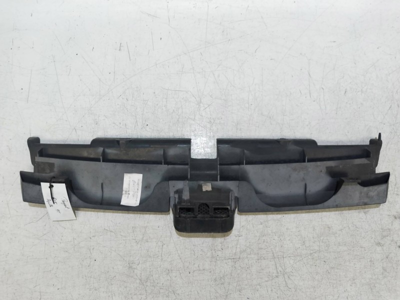 Recambio de rejilla delantera para peugeot 605 2.5 turbodiesel cat referencia OEM IAM   