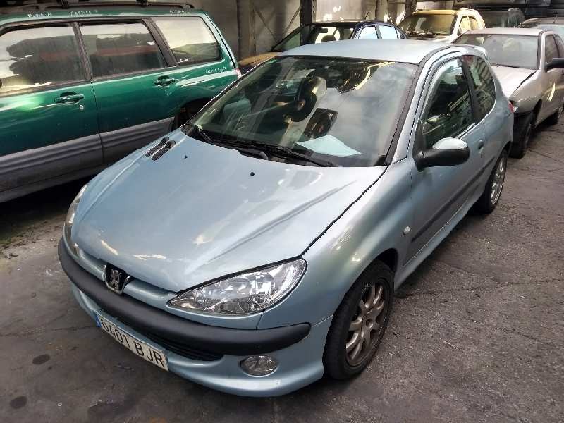 peugeot 206 berlina del año 2001