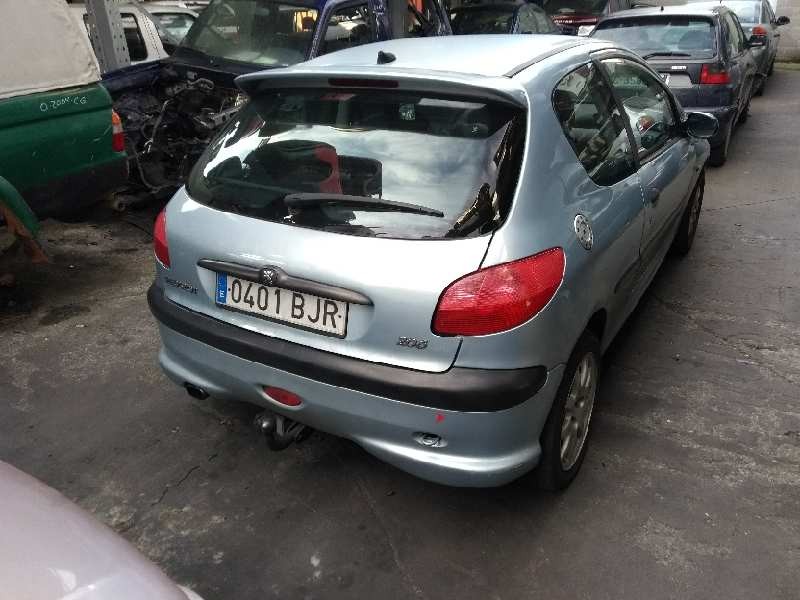 peugeot 206 berlina del año 2001
