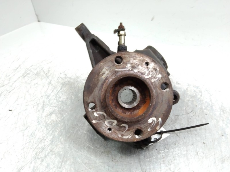 Recambio de mangueta delantera izquierda para peugeot 206 berlina xs referencia OEM IAM   