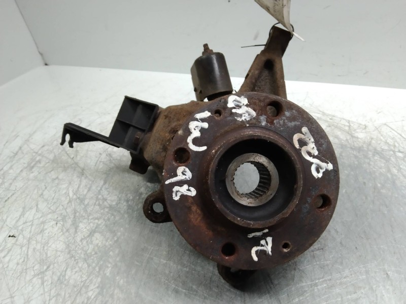 Recambio de mangueta delantera izquierda para peugeot 206 berlina referencia OEM IAM   