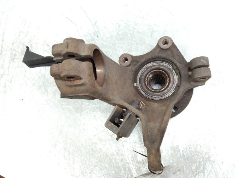 Recambio de mangueta delantera izquierda para peugeot 206 berlina referencia OEM IAM   