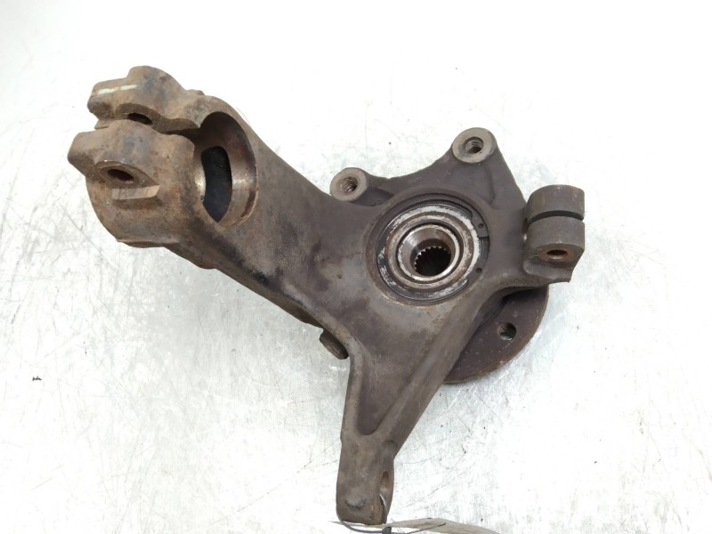 Recambio de mangueta delantera izquierda para peugeot 206 berlina referencia OEM IAM   