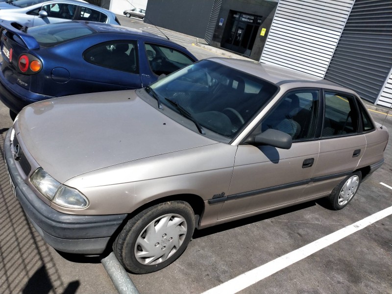 opel astra f berlina del año 1997