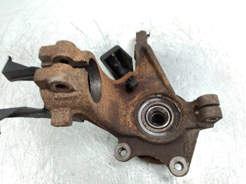 Recambio de mangueta delantera derecha para peugeot 206+ básico referencia OEM IAM   