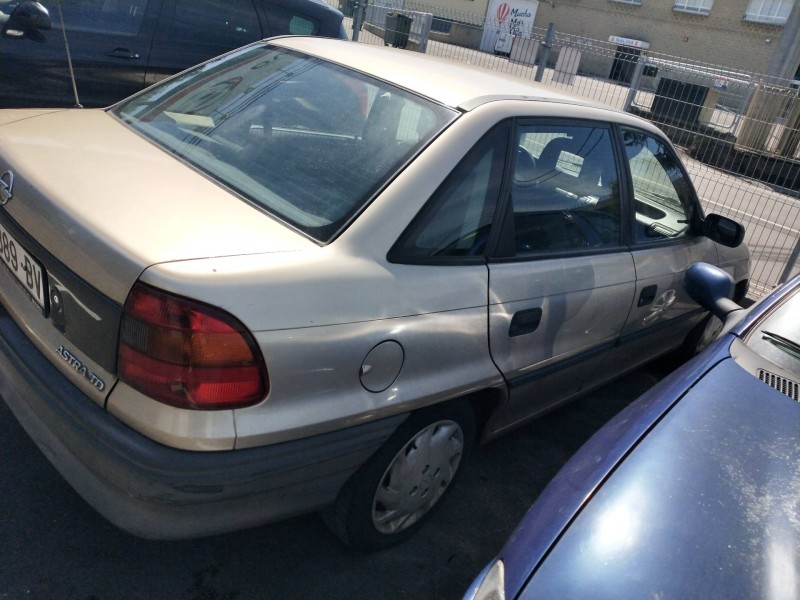 opel astra f berlina del año 1997