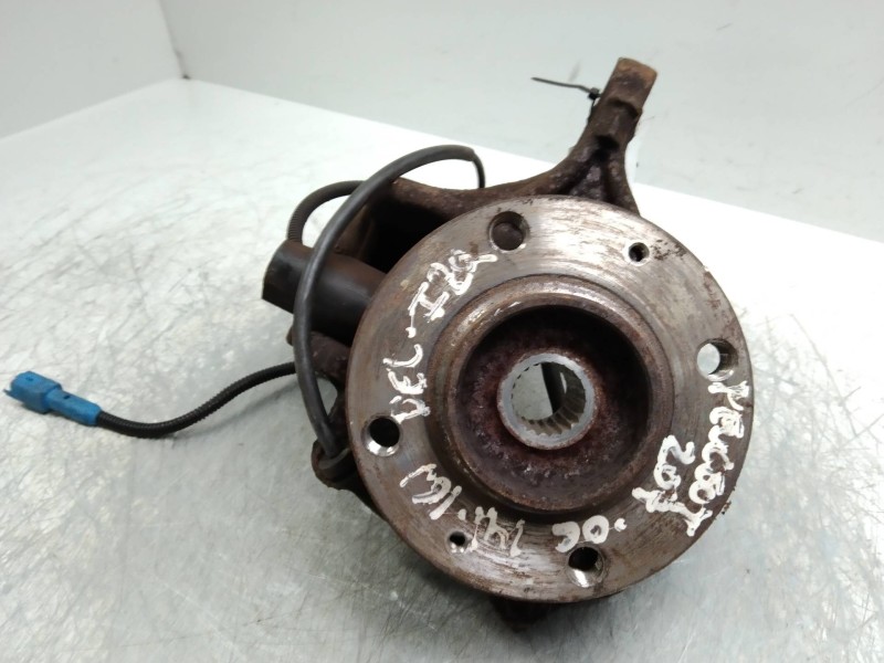 Recambio de mangueta delantera izquierda para peugeot 207 confort referencia OEM IAM   