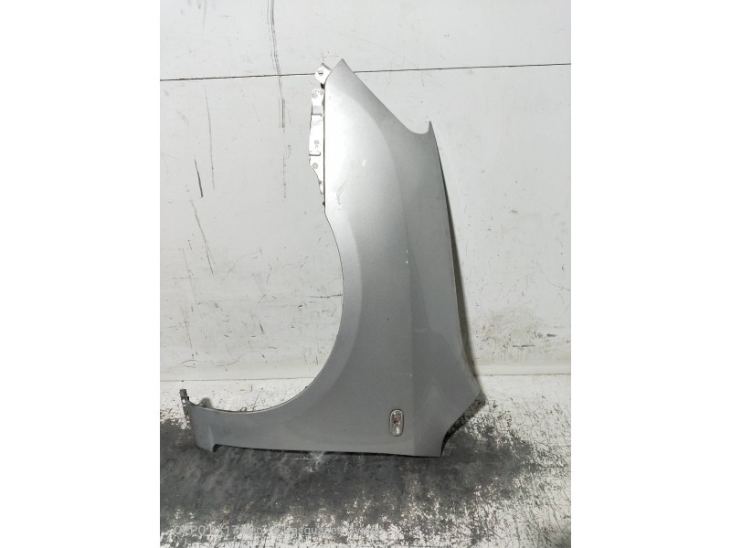 Recambio de aleta delantera izquierda para kia carens (un) emotion referencia OEM IAM   