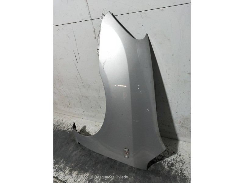 Recambio de aleta delantera izquierda para kia carens (un) emotion referencia OEM IAM   