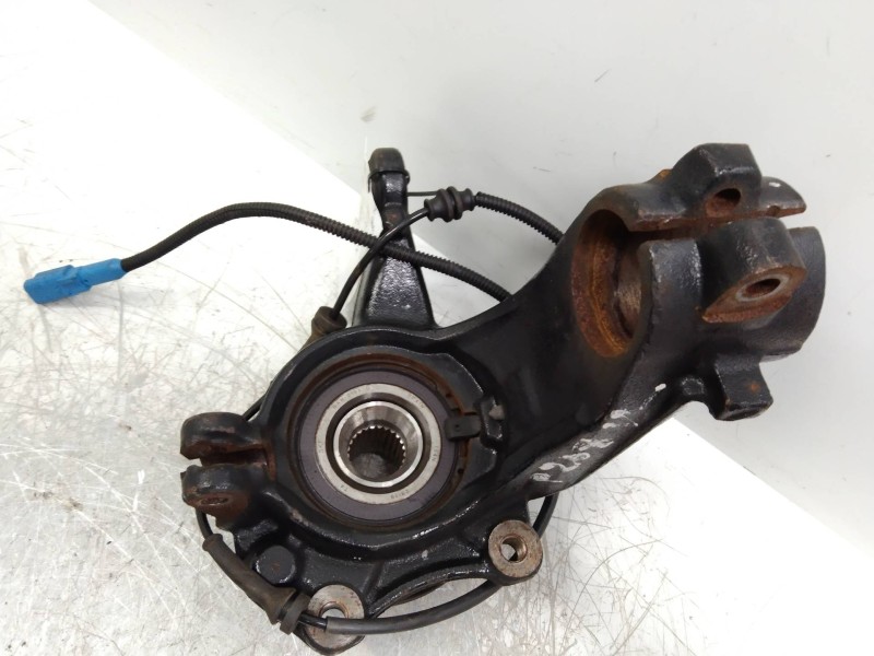 Recambio de mangueta delantera izquierda para peugeot 208 1.6 blue-hdi fap referencia OEM IAM   