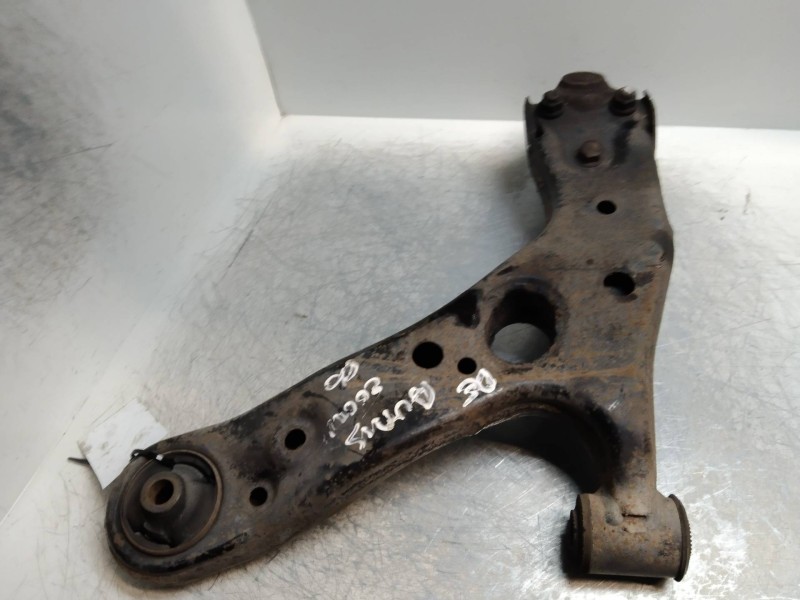 Recambio de brazo suspension inferior delantero derecho para toyota auris luna referencia OEM IAM   