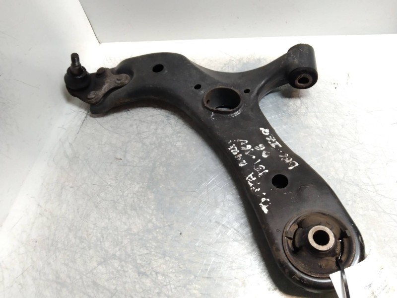 Recambio de brazo suspension inferior delantero izquierdo para toyota auris 1.6 16v cat referencia OEM IAM   