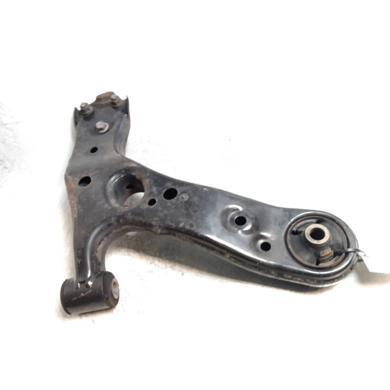 Recambio de brazo suspension inferior delantero izquierdo para toyota auris 1.6 16v cat referencia OEM IAM   