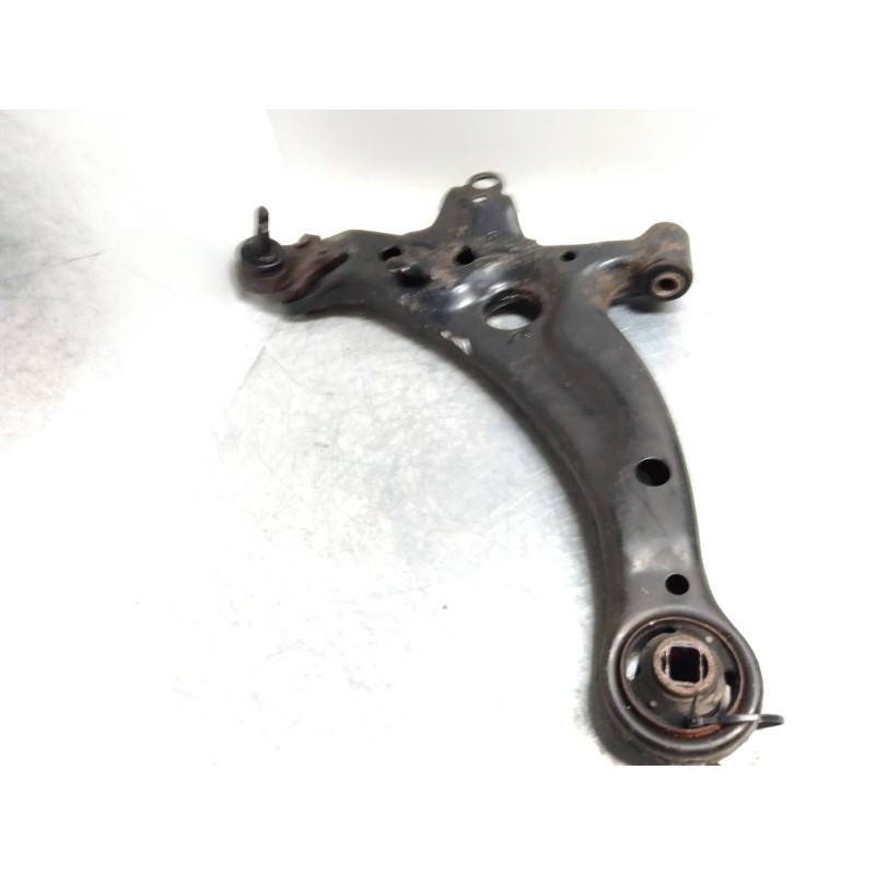 Recambio de brazo suspension inferior delantero izquierdo para toyota avensis berlina (t 22) 2.0 turbodiesel cat referencia OEM 