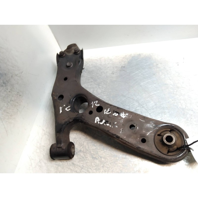 Recambio de brazo suspension inferior delantero izquierdo para toyota auris touring sports (e18) 1.8 16v cat (híbrido) referenci