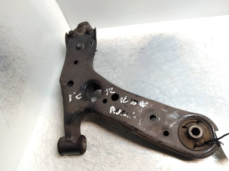 Recambio de brazo suspension inferior delantero izquierdo para toyota auris touring sports (e18) 1.8 16v cat (híbrido) referenci