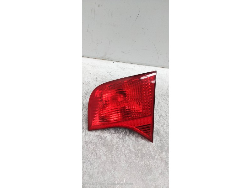 Recambio de piloto trasero derecho interior para audi a4 berlina (8e) 2.0 tdi quattro (dpf) (103kw) referencia OEM IAM   