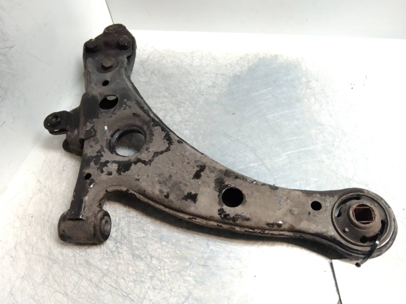 Recambio de brazo suspension inferior delantero derecho para toyota avensis berlina (t 22) 1.6 luna (5-ptas.) referencia OEM IAM