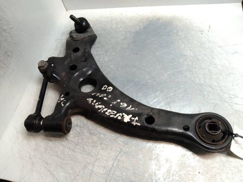 Recambio de brazo suspension inferior delantero derecho para toyota avensis berlina (t 22) 1.6 16v referencia OEM IAM   