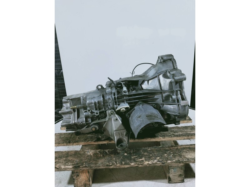 Recambio de caja cambios para audi a4 berlina (b5) 2.4 referencia OEM IAM DVW 23118 5V