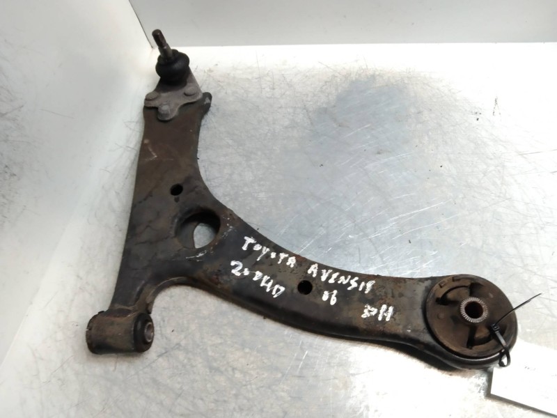 Recambio de brazo suspension inferior delantero derecho para toyota avensis berlina (t25) referencia OEM IAM   
