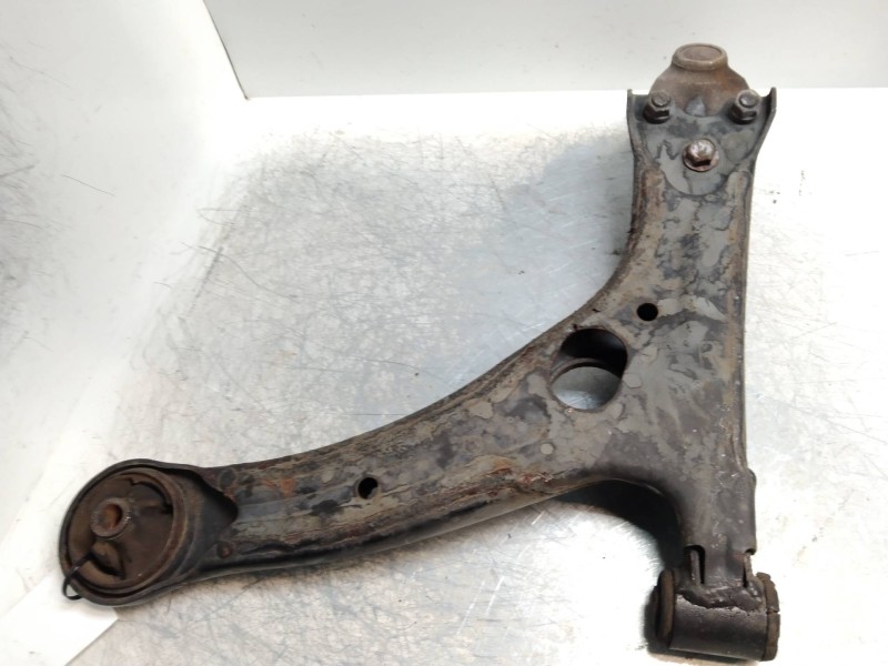 Recambio de brazo suspension inferior delantero derecho para toyota avensis berlina (t25) referencia OEM IAM   