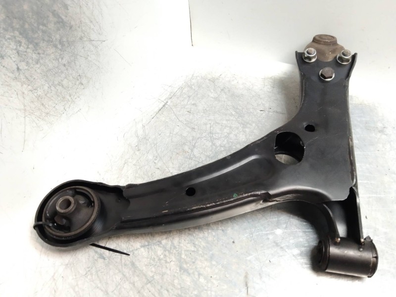 Recambio de brazo suspension inferior delantero derecho para toyota corolla (e12) 2.0 d-4d sol berlina referencia OEM IAM   