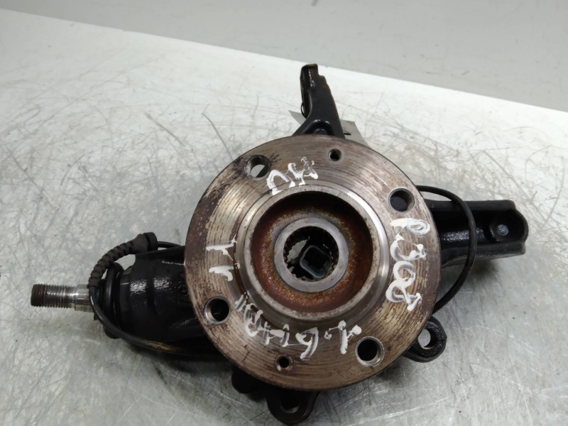 Recambio de mangueta delantera derecha para peugeot 308 1.6 hdi fap referencia OEM IAM   