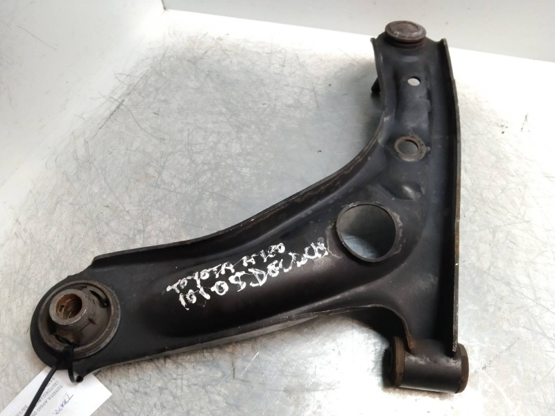 Recambio de brazo suspension inferior delantero derecho para toyota aygo (kgb/wnb) básico referencia OEM IAM   