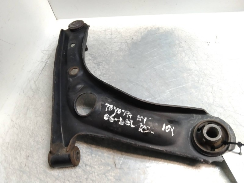 Recambio de brazo suspension inferior delantero izquierdo para toyota aygo (kgb/wnb) básico referencia OEM IAM   