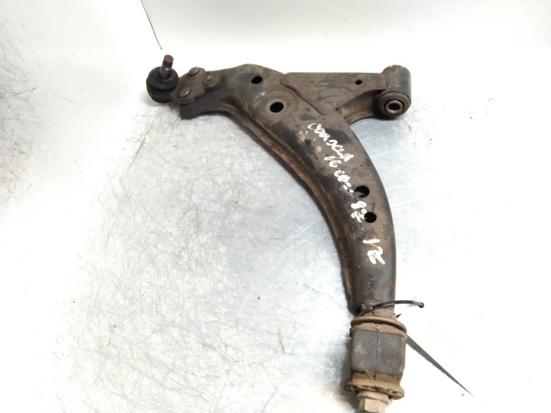 Recambio de brazo suspension inferior delantero izquierdo para toyota corolla 1.6 referencia OEM IAM   