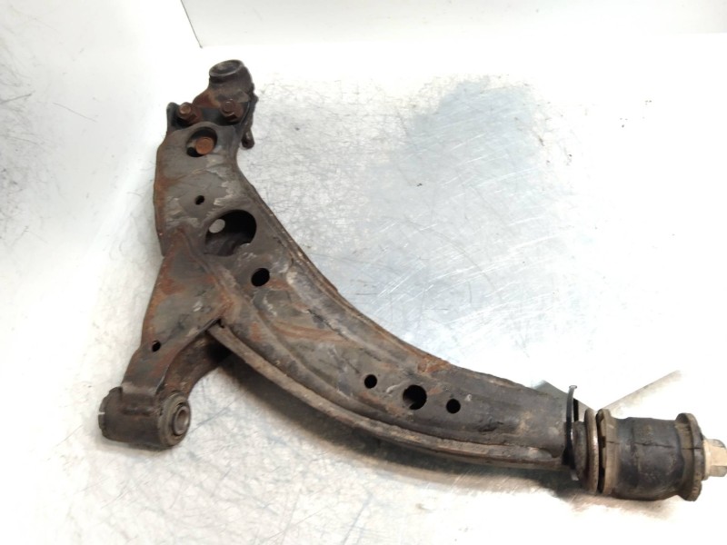 Recambio de brazo suspension inferior delantero izquierdo para toyota corolla 1.6 referencia OEM IAM   
