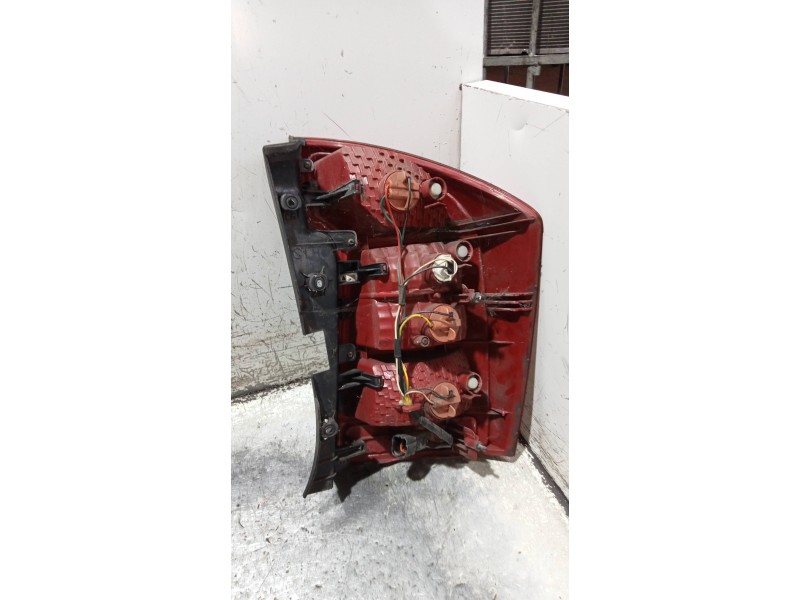 Recambio de piloto trasero izquierdo para kia carens (un) emotion referencia OEM IAM   