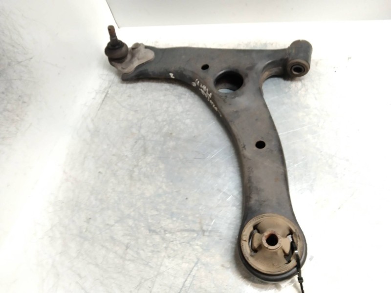 Recambio de brazo suspension inferior delantero izquierdo para toyota corolla (e12) 1.4 d-4d luna sedán referencia OEM IAM   
